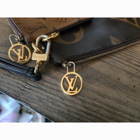 Authentic EUC LV On the Go Reverse Mono Giant Double Pouch Set Wristlet - Picture 4 of 15